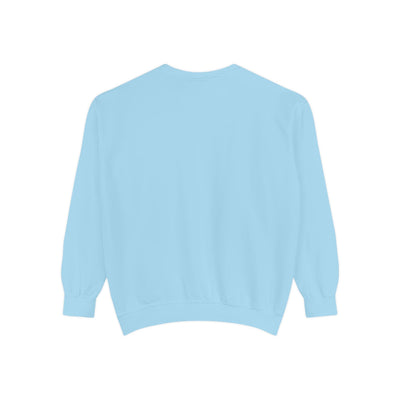 Light blue unisex sweatshirt with mountain skiing 'Apres Mode' embroidery, relaxed fit, ribbed cuffs and hem, soft cotton-polyester blend.