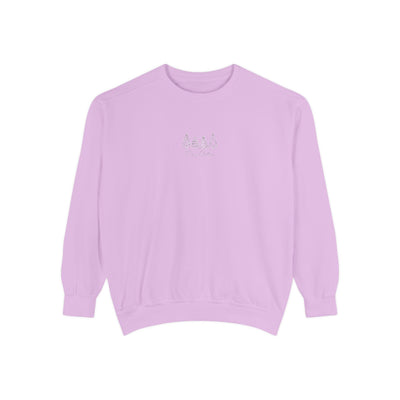 Cozy unisex lilac sweatshirt with minimalist embroidery and ribbed cuffs and hem
