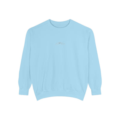 Light blue unisex sweatshirt with mountain skiing embroidery and apres Mode text, relaxed fit, ribbed cuffs and hem.