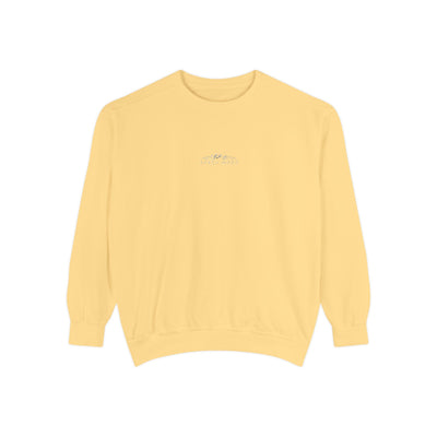 Yellow unisex sweatshirt with mountain skiing embroidery and "apres Mode" text, relaxed fit, ribbed cuffs and hem