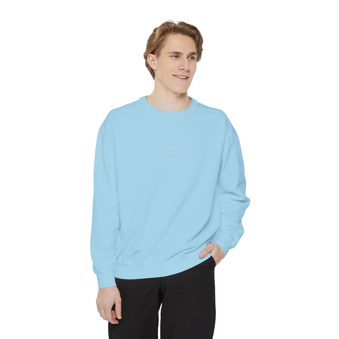 Light blue unisex sweatshirt with mountain skiing inspired embroidery and "apres Mode" text, relaxed fit, ribbed cuffs and hem.